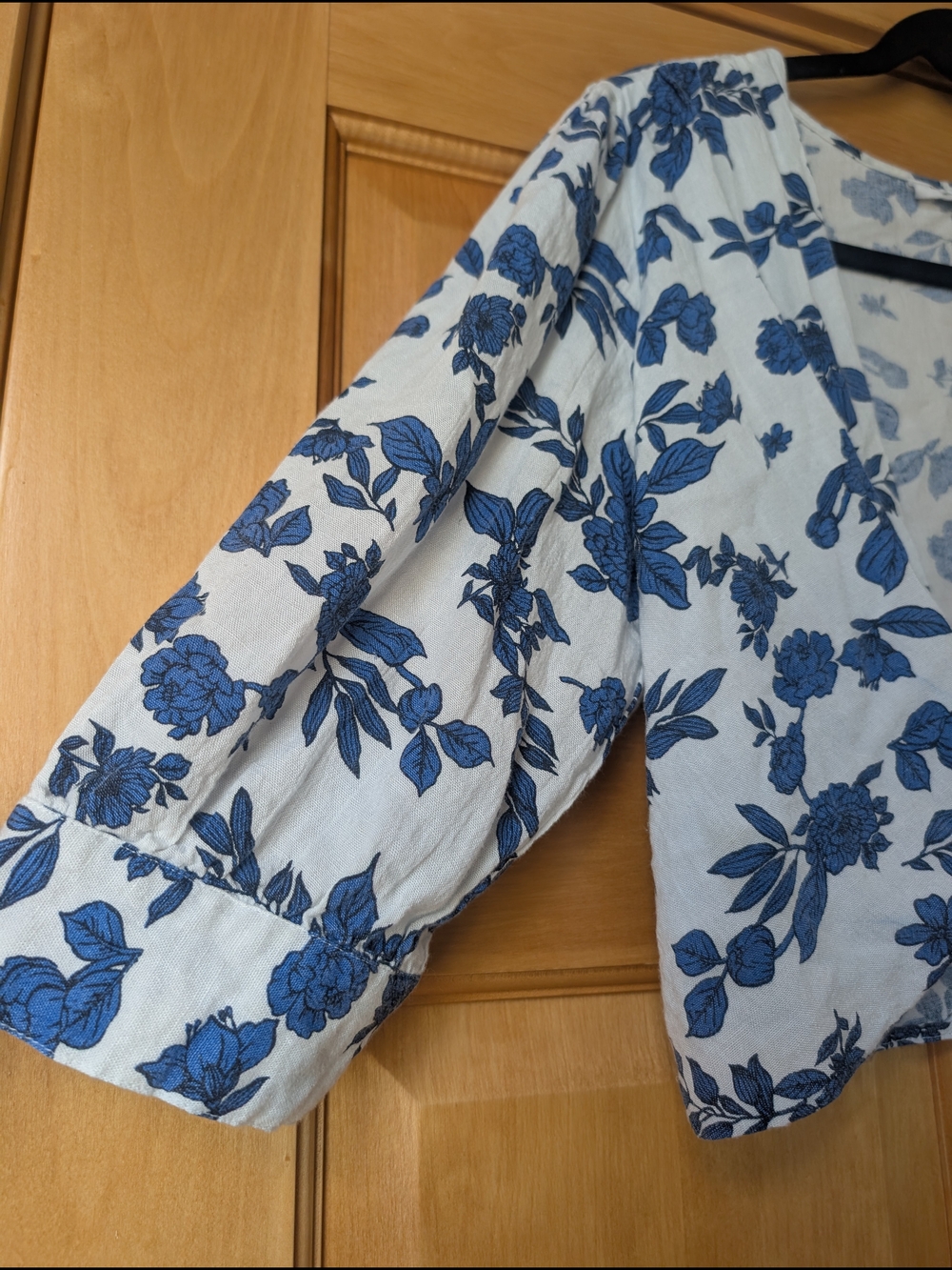 Blue Floral Tie-Front Crop Top - Women - Picture 7 of 9